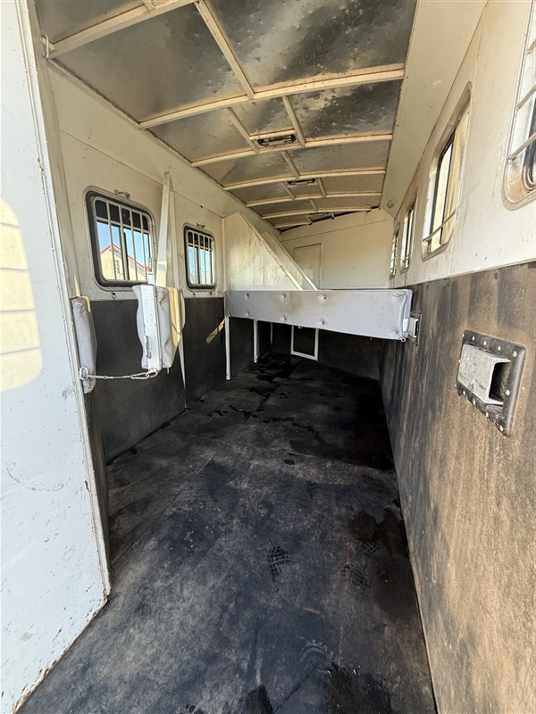 Trailer Photo 19