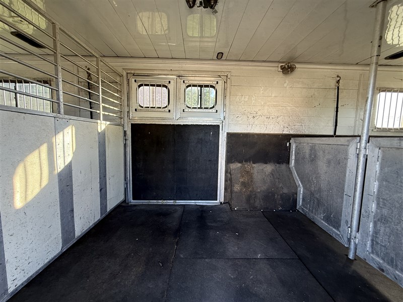 Trailer Photo 11