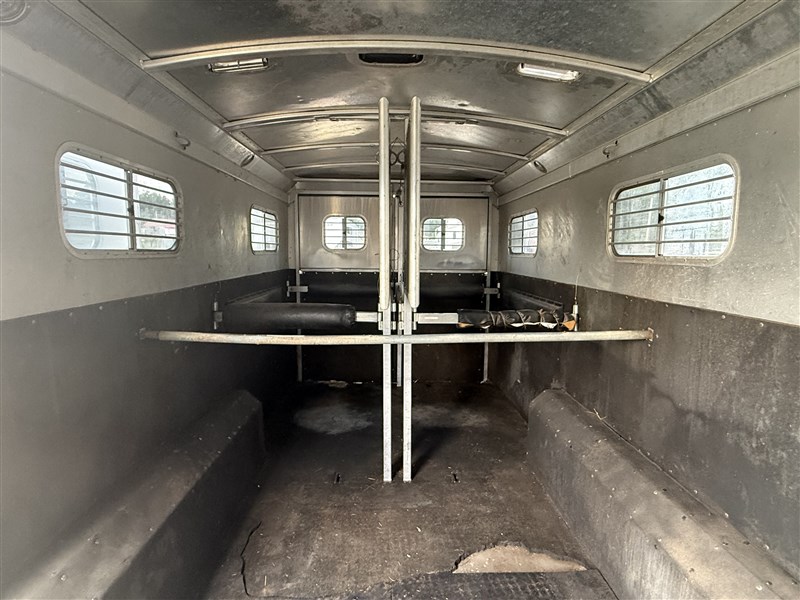 Trailer Photo 11