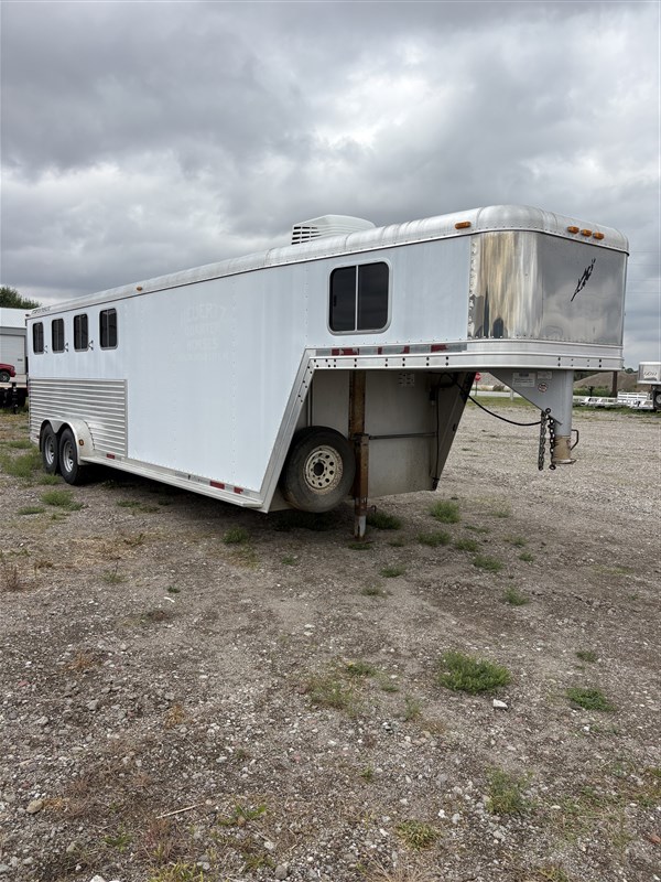 2005 Featherlite weekender