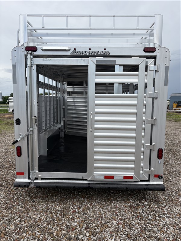 Trailer Photo 9