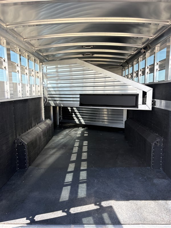 Trailer Photo 12