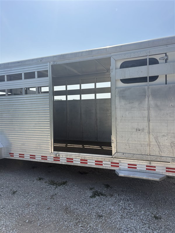 Trailer Photo 10