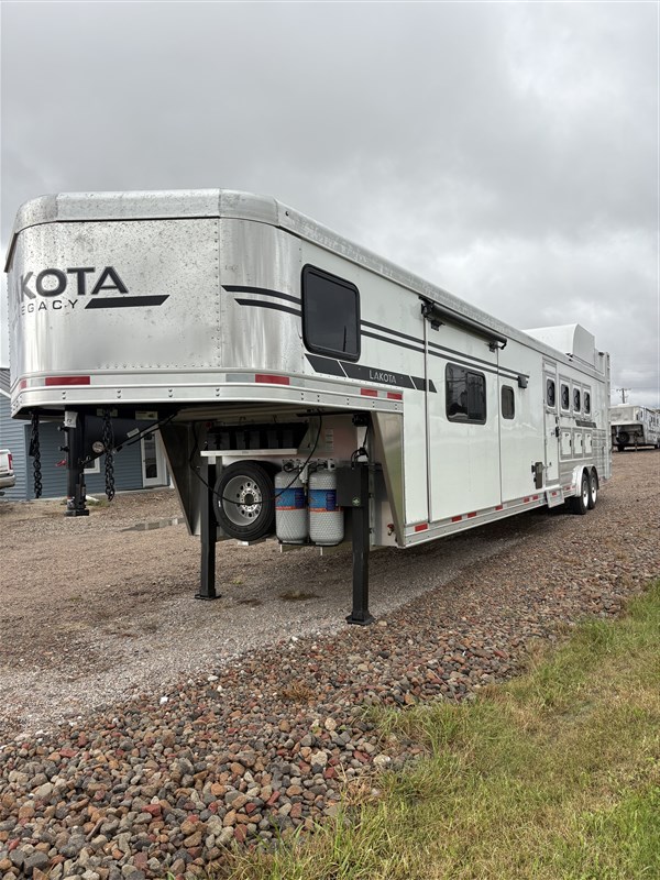 2027 Lakota photo 3