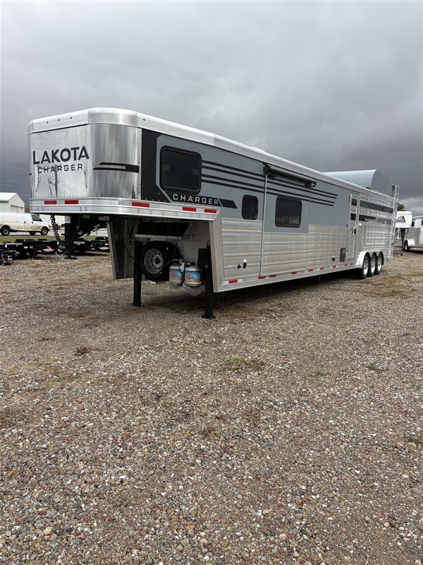 2027 Lakota photo 3