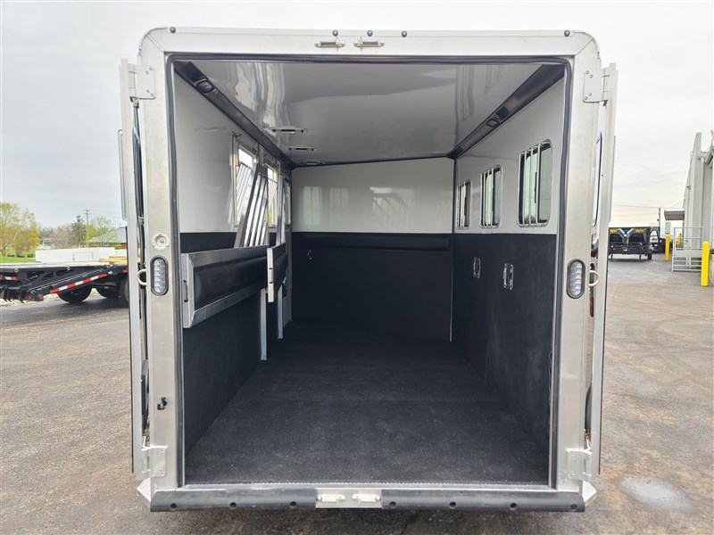 Trailer Photo 8