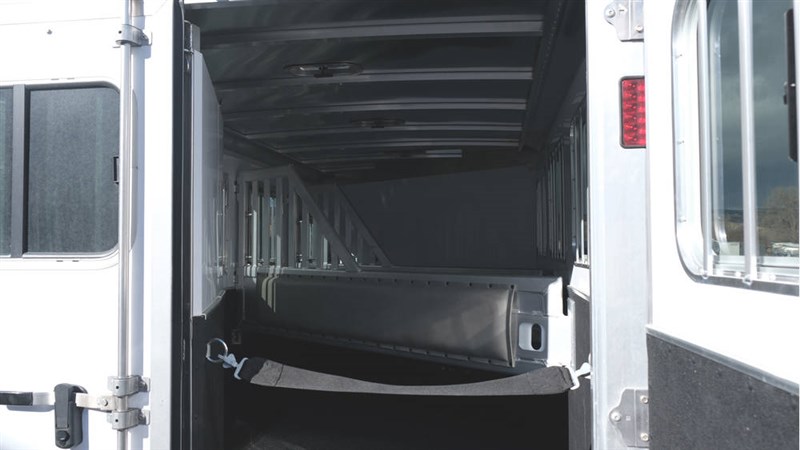 2024 Featherlite 2024 featherlite 9400-7324 7 wide 3h slant bumper