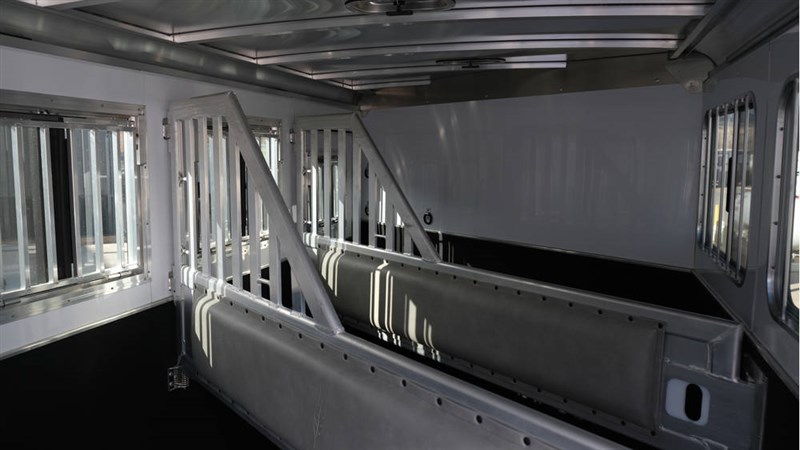 2024 Featherlite 2024 featherlite 9400-7324 7 wide 3h slant bumper