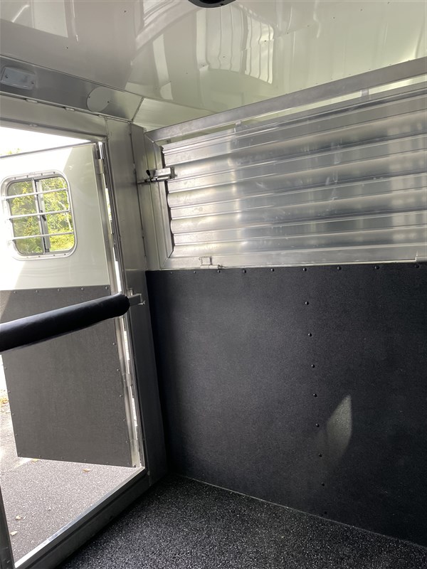 Trailer Photo 19