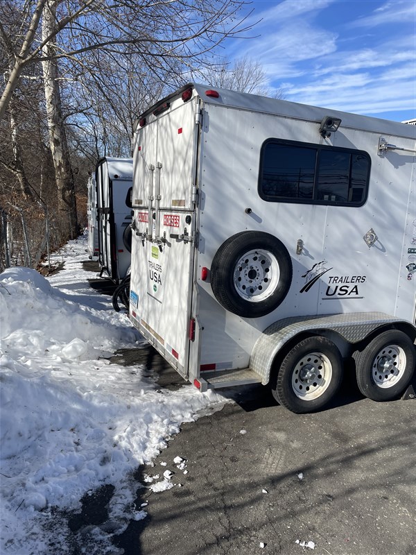 2008 Trailers Usa 2horse bp w/dress overnight pkg