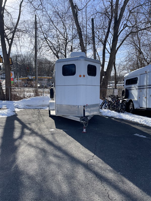 2008 Trailers Usa 2horse bp w/dress overnight pkg