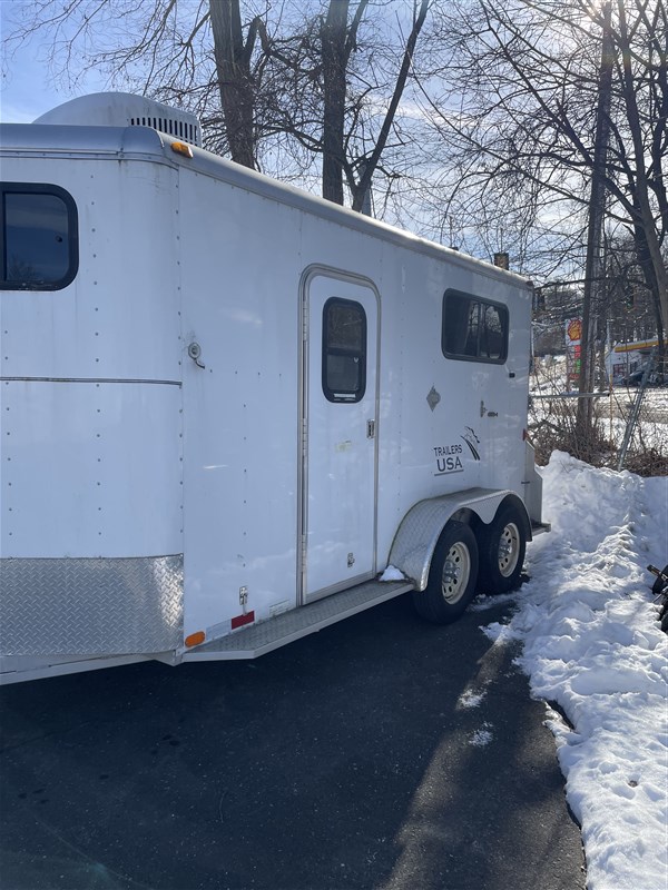 2008 Trailers Usa 2horse bp w/dress overnight pkg