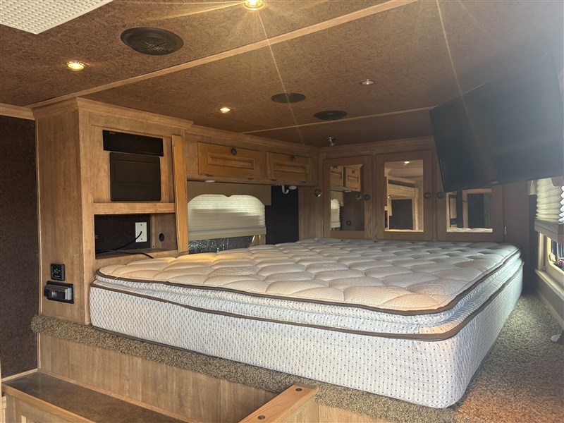 2011 Sooner 4H Sooner with Air Ride