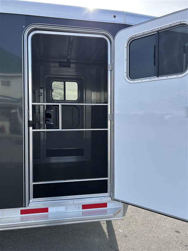 Trailer Photo 11