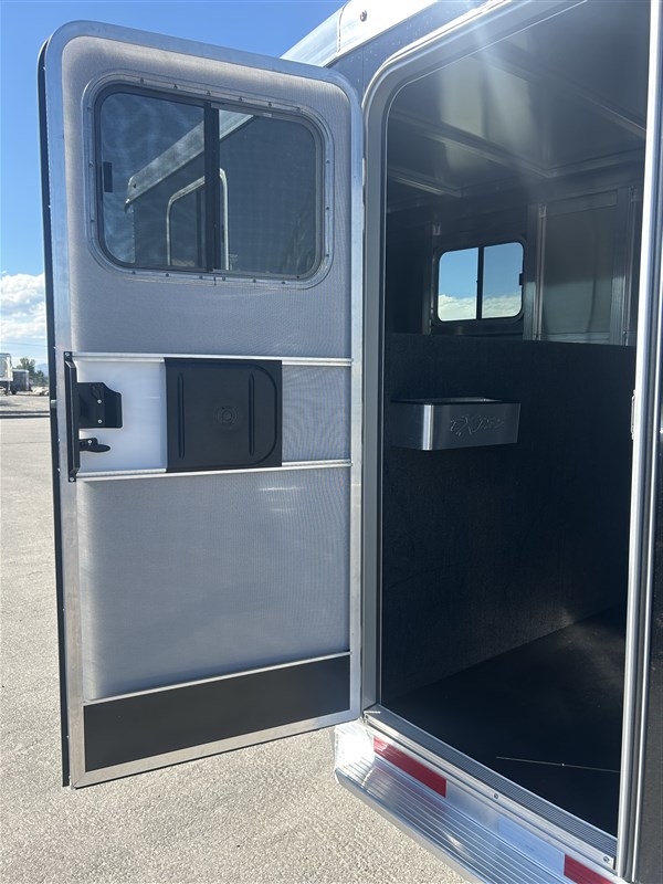 Trailer Photo 7