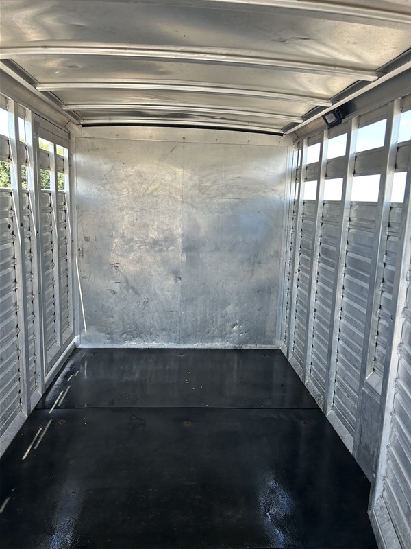 Trailer Photo 7