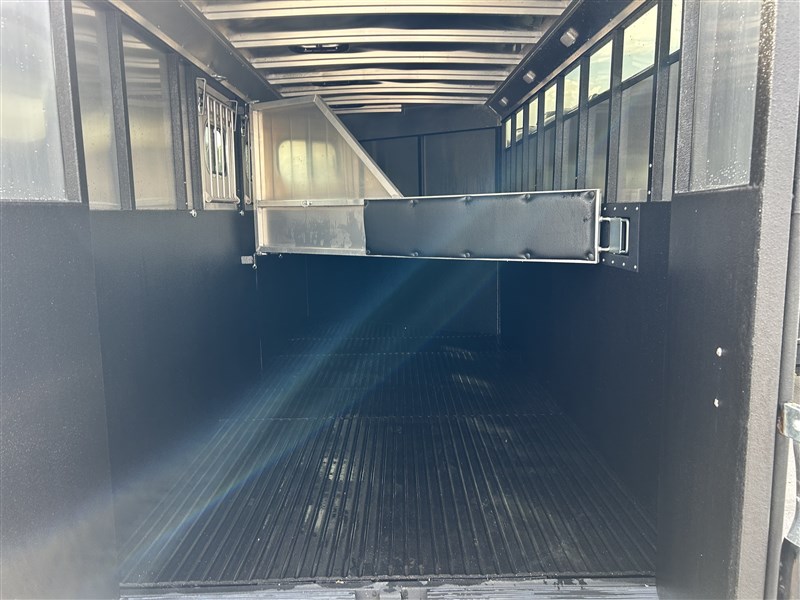 Trailer Photo 11