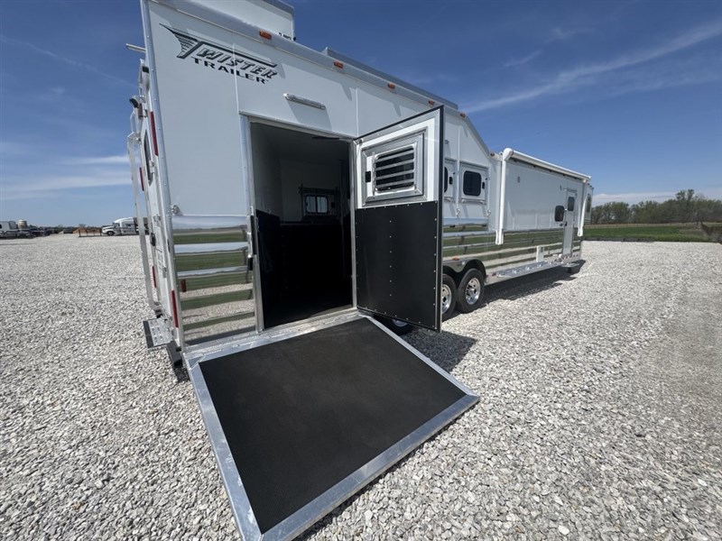 Trailer Photo 9