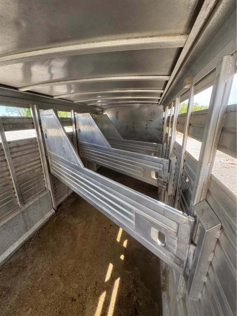 2003 Featherlite 24' stock combo
