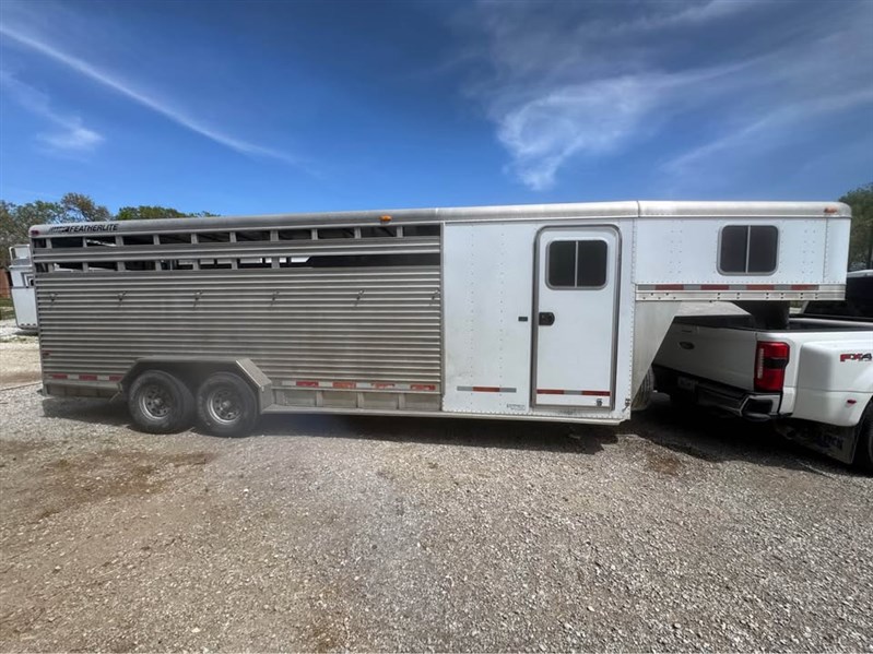 2003 Featherlite 24' stock combo