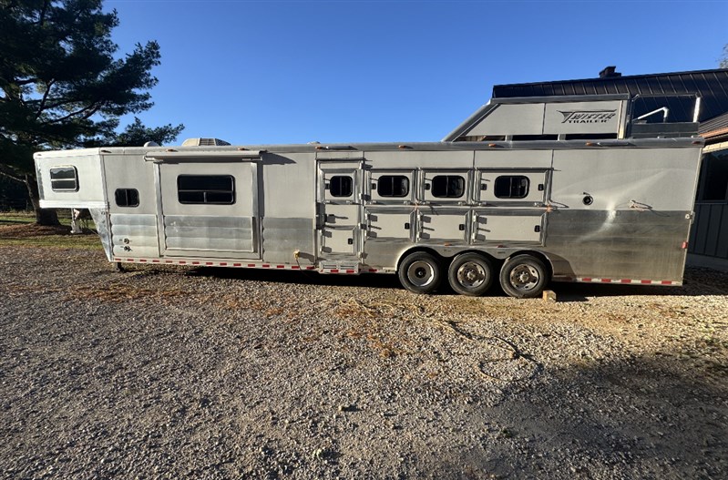 2020 Twister Trailer 4h sideload 13'6 trail boss conversions