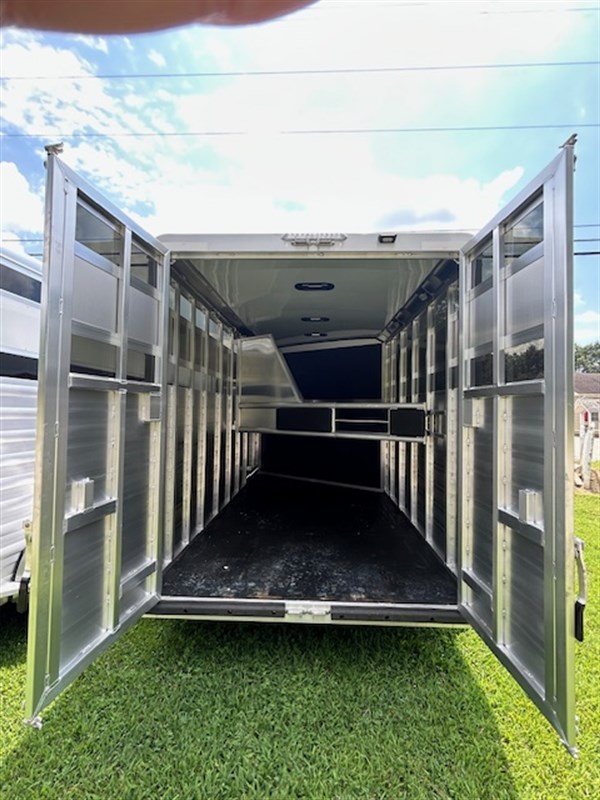 Trailer Photo 7