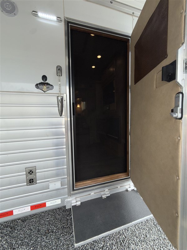 Trailer Photo 16