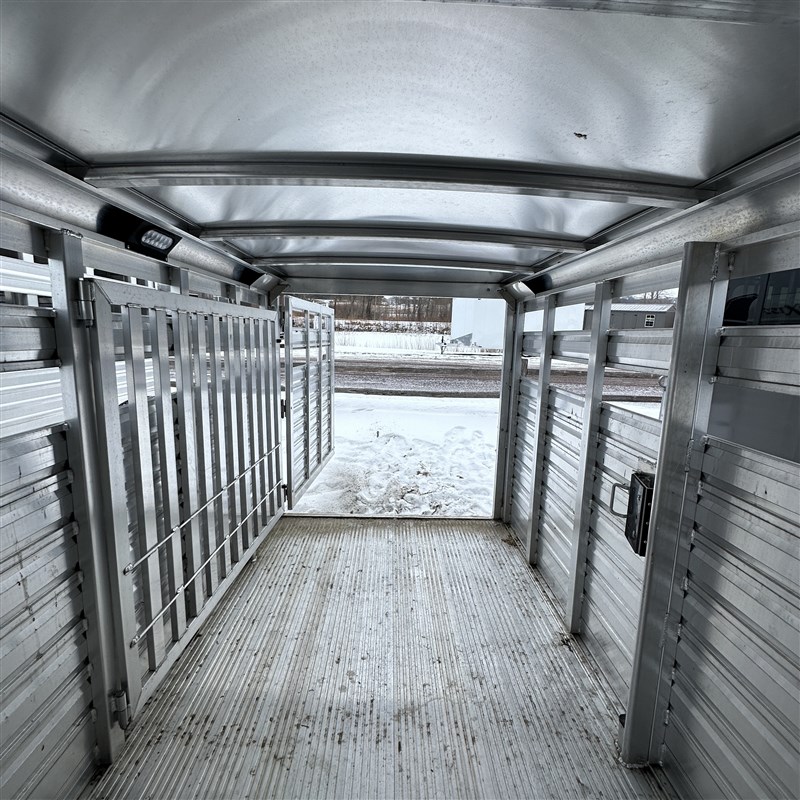 Trailer Photo 7