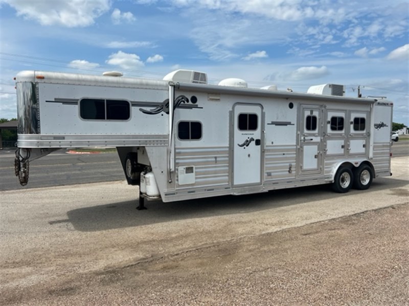 2008 Platinum 3 Horse W Outlaw Living Quarters