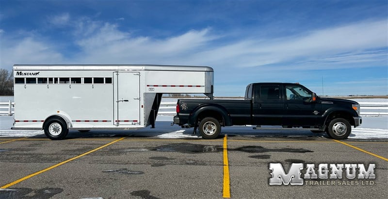 2024 Mustang 7'x15' 2-3 horse gooseneck stock combo trailer