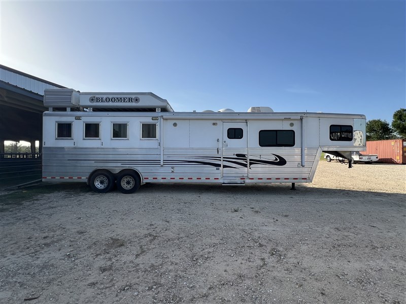 2010 Bloomer 4 Horse Lq