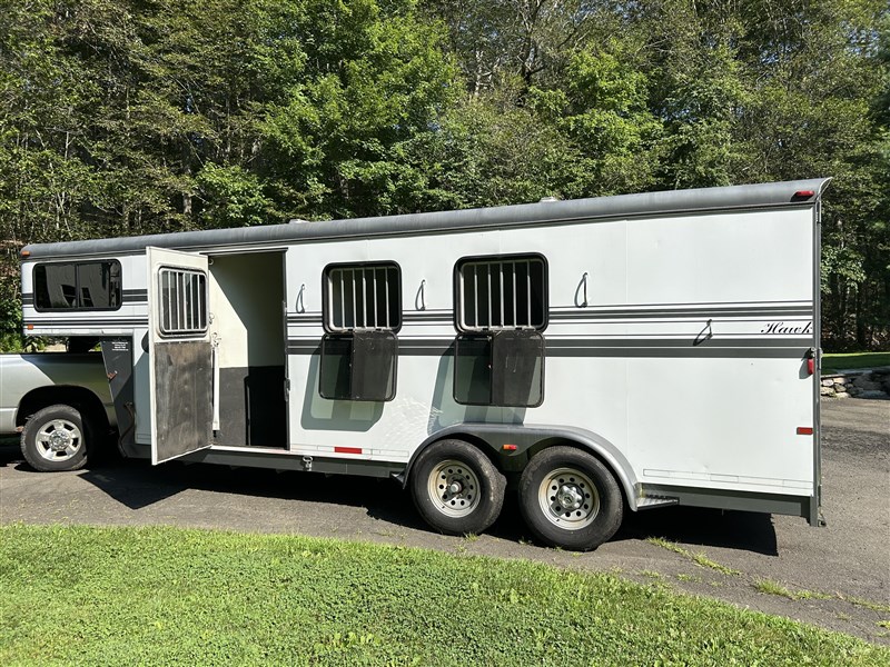 2010 Hawk #122 3 horse slant custom with dressing room