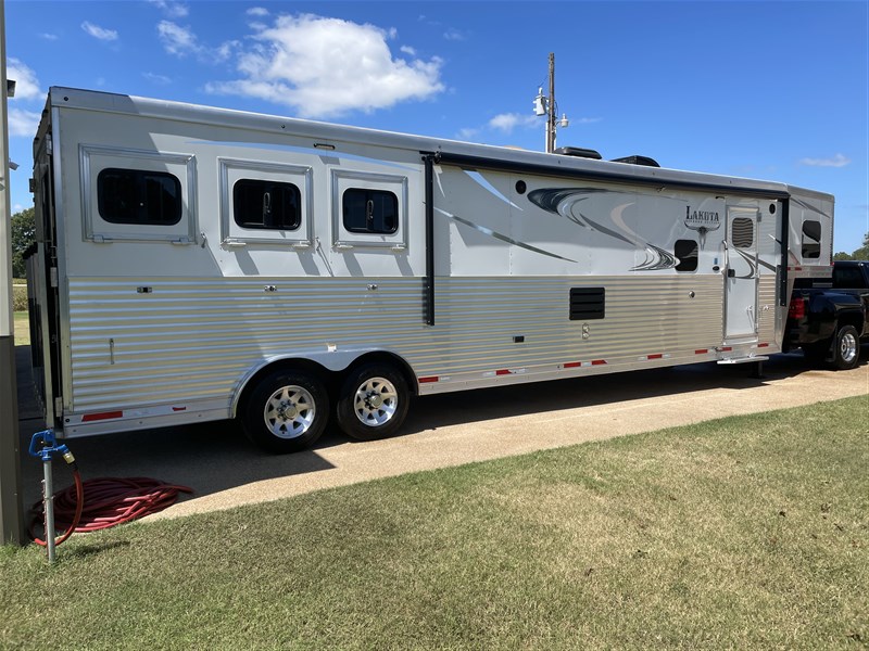 2019 Lakota 8317glq