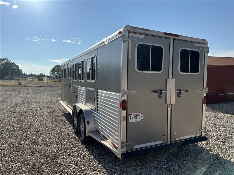 2004 Featherlite 4 horse mid tack