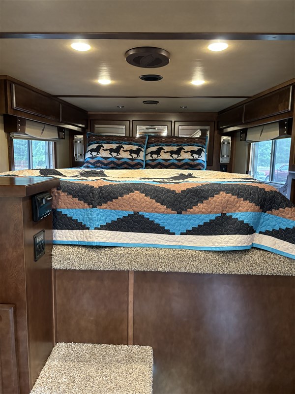 2016 Featherlite 9821