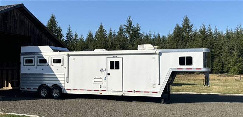 2016 Featherlite 9821