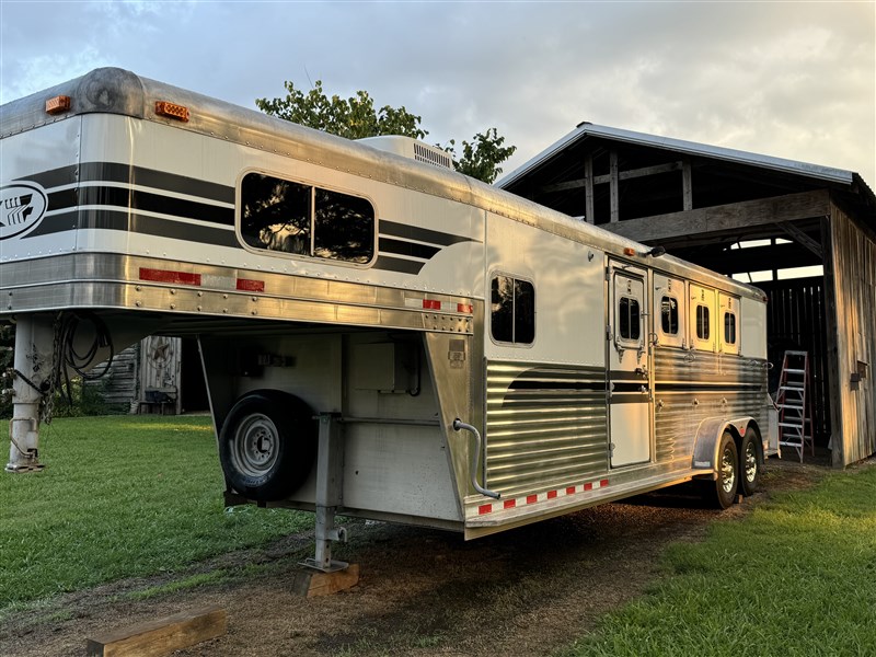 2000 4-star horse trailer