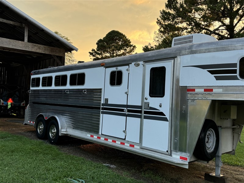 2000 4-star horse trailer