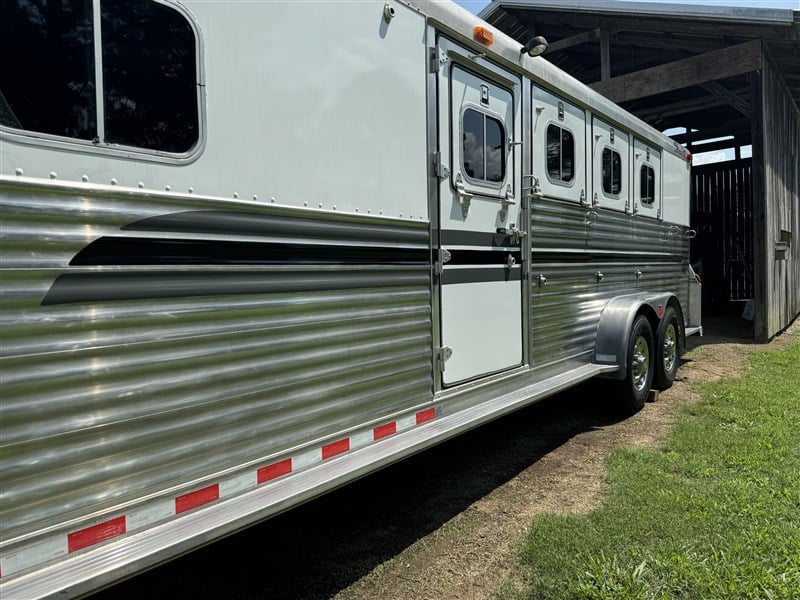 2000 4-star horse trailer