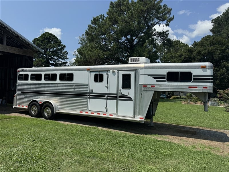 2000 4-star horse trailer