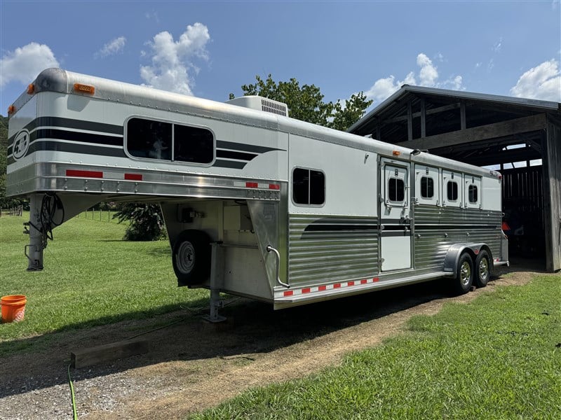 2000 4-star horse trailer