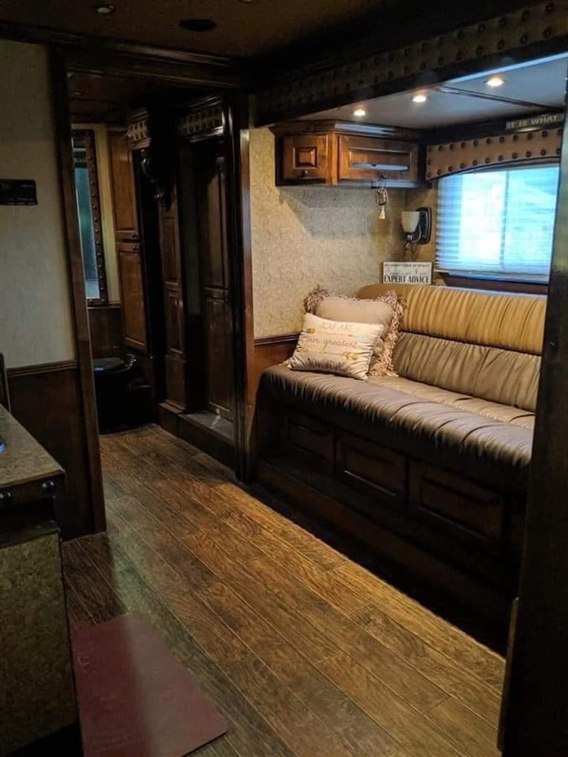 2015 Platinum Coach lq