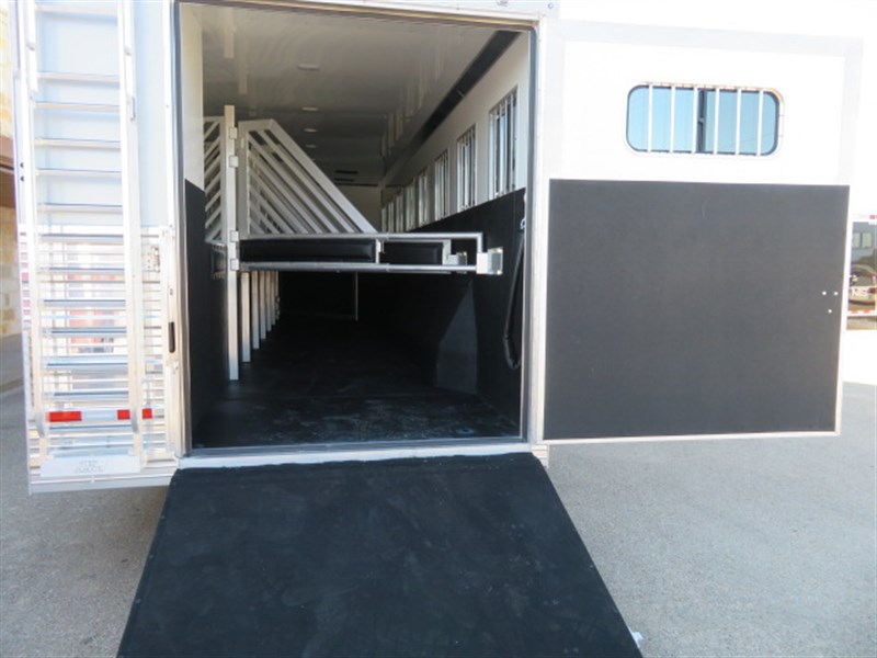 2023 Bloomer 8h trainer