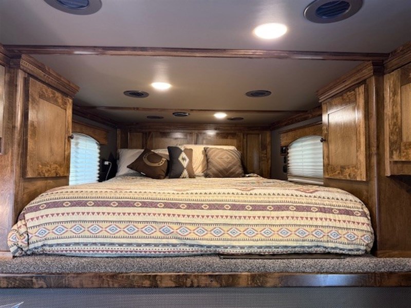 2022 Platinum Coach coach
