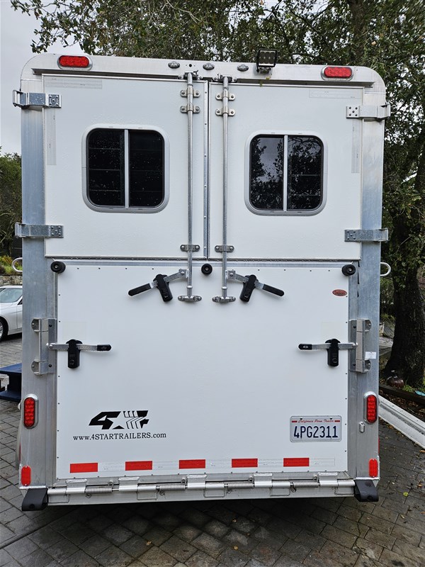 2018 4-star 2 horse straight load
