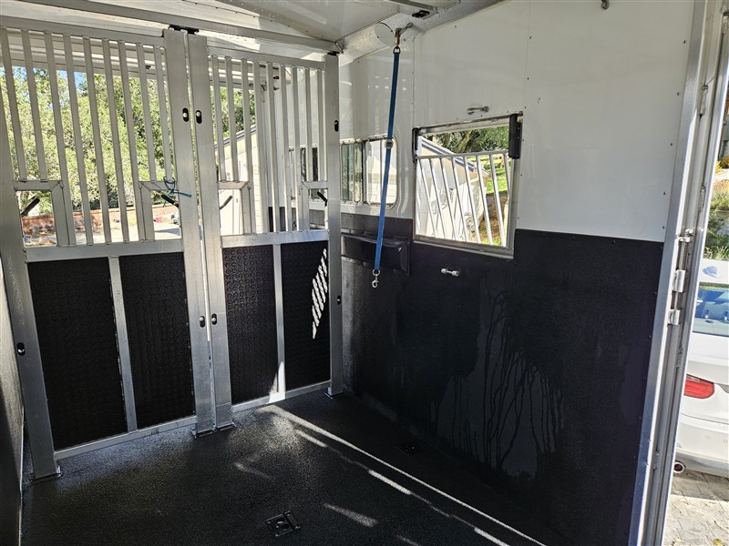 2018 4-star 2 horse straight load