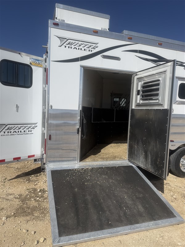 Trailer Photo 3