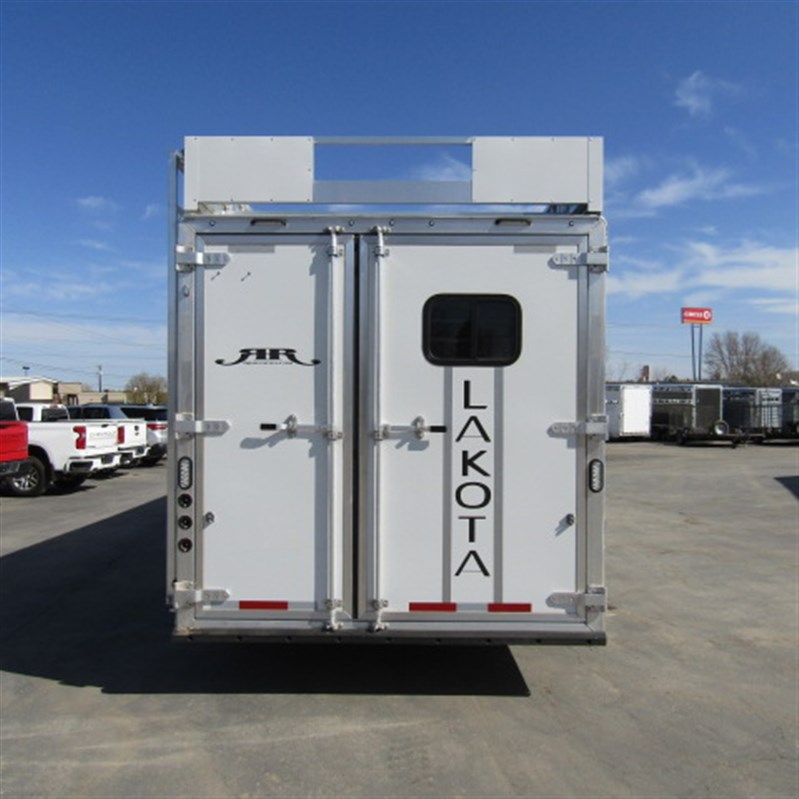 2024 Lakota colt 3-horse living quarters