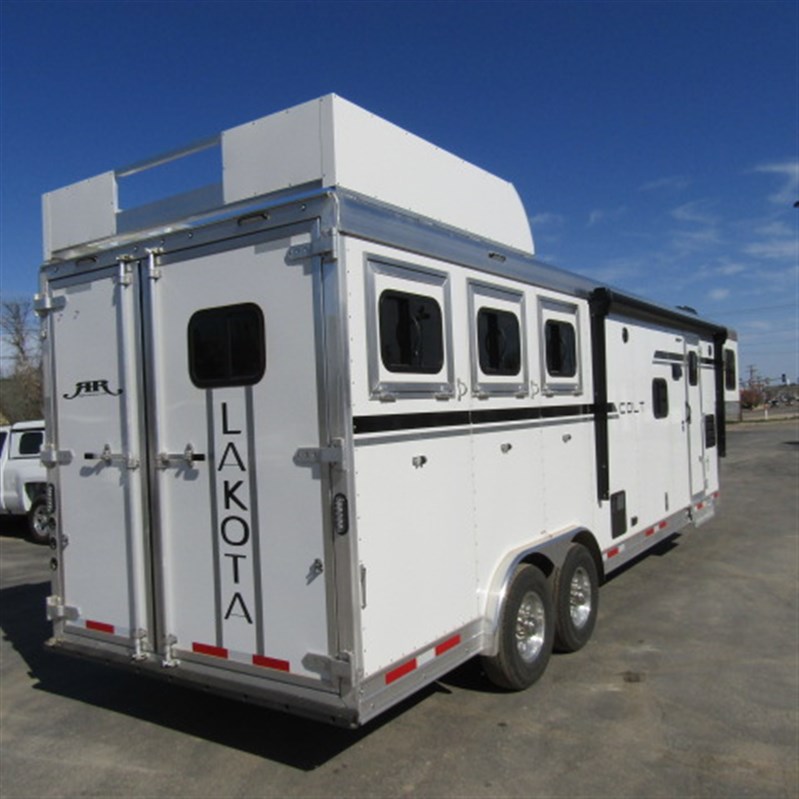 2024 Lakota colt 3-horse living quarters
