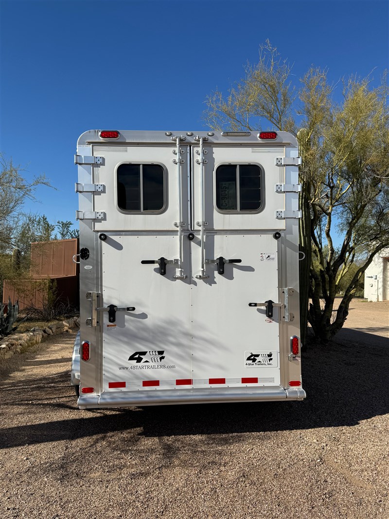 2024 4-star 4-star runabout 2+1 straight load gooseneck